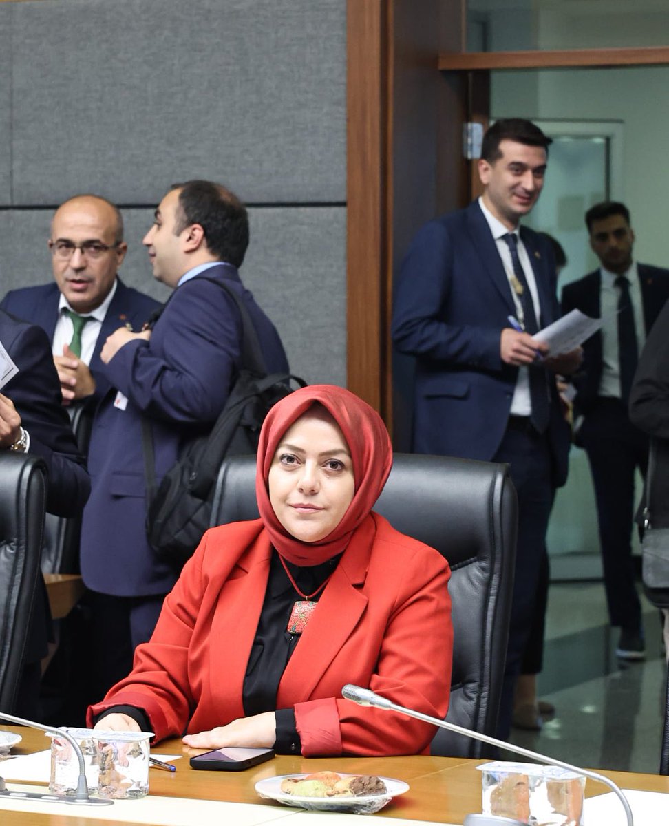 Sağlık, Aile, Çalışma ve Sosyal İşler Komisyonu’nda “Aile ve Gençlik Fonu” kurulmasına yönelik kanun teklifini görüştük.

Mevcut fonların dahi gözden geçirilmesini hedefleyen OVP’nin aksine yeni bir fon kurulmasının şeffaflık açısından doğuracağı sakıncaları,

Faydalanıcı