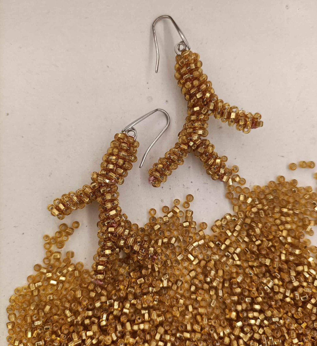 Marisa_venetian's tweet photo. The perfect earring for winter party evenings. Light and shiny.
Vintage Venetian beads and steel.

https://t.co/VxwPx4PWKx

#marisaconvento #venetiandreams #bottegacini #madeinvenice #madeinitaly #earrings #orecchini #glassjewellery #gioielliinvetro https://t.co/dALCRivZkD