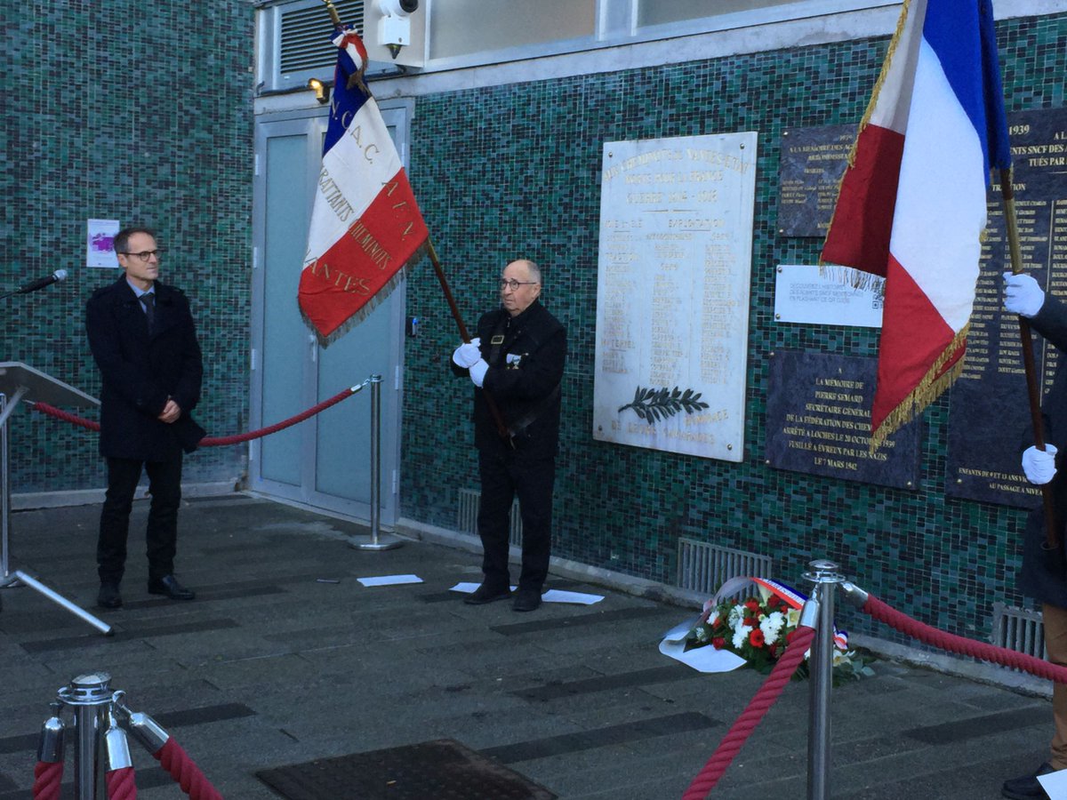 Robin_Salecroix's tweet photo. 🇨🇵 À l'heure où résonne avec fureur le bruit des canons, nous avons commémoré à #Nantes avec la SNCF, l'armistice du 11 Novembre 1918. Un hommage en forme de rappel et d'invitation à nous engager plus que jamais pour la paix et la fraternité entre les peuples. https://t.co/Zt8DiojX0j