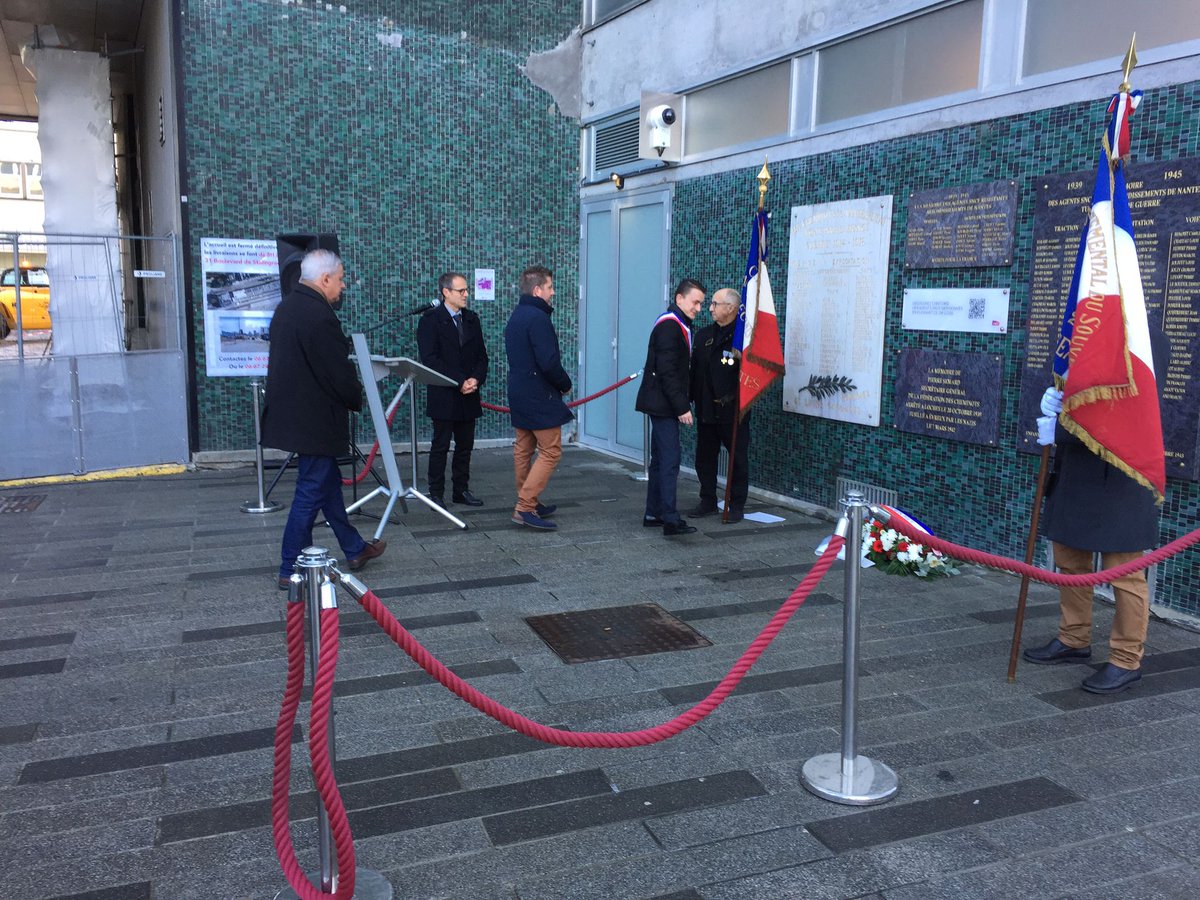 Robin_Salecroix's tweet photo. 🇨🇵 À l'heure où résonne avec fureur le bruit des canons, nous avons commémoré à #Nantes avec la SNCF, l'armistice du 11 Novembre 1918. Un hommage en forme de rappel et d'invitation à nous engager plus que jamais pour la paix et la fraternité entre les peuples. https://t.co/Zt8DiojX0j