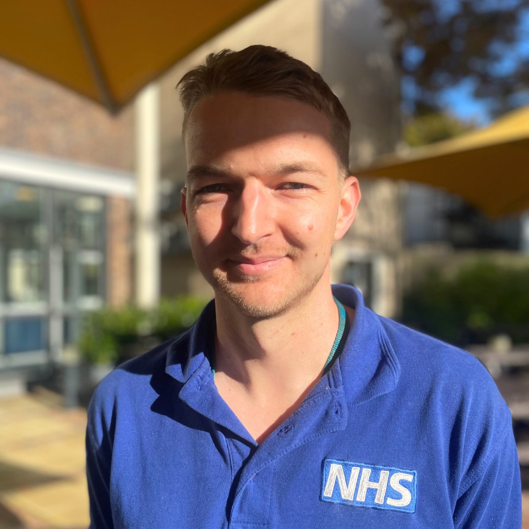 We're shining a light on our armed forces veterans and reservists at UHD!

Meet Ben, estates decontamination officer👋 (a 🧵)

#NHS #ERSGold #armedforces #armedforcescovenant