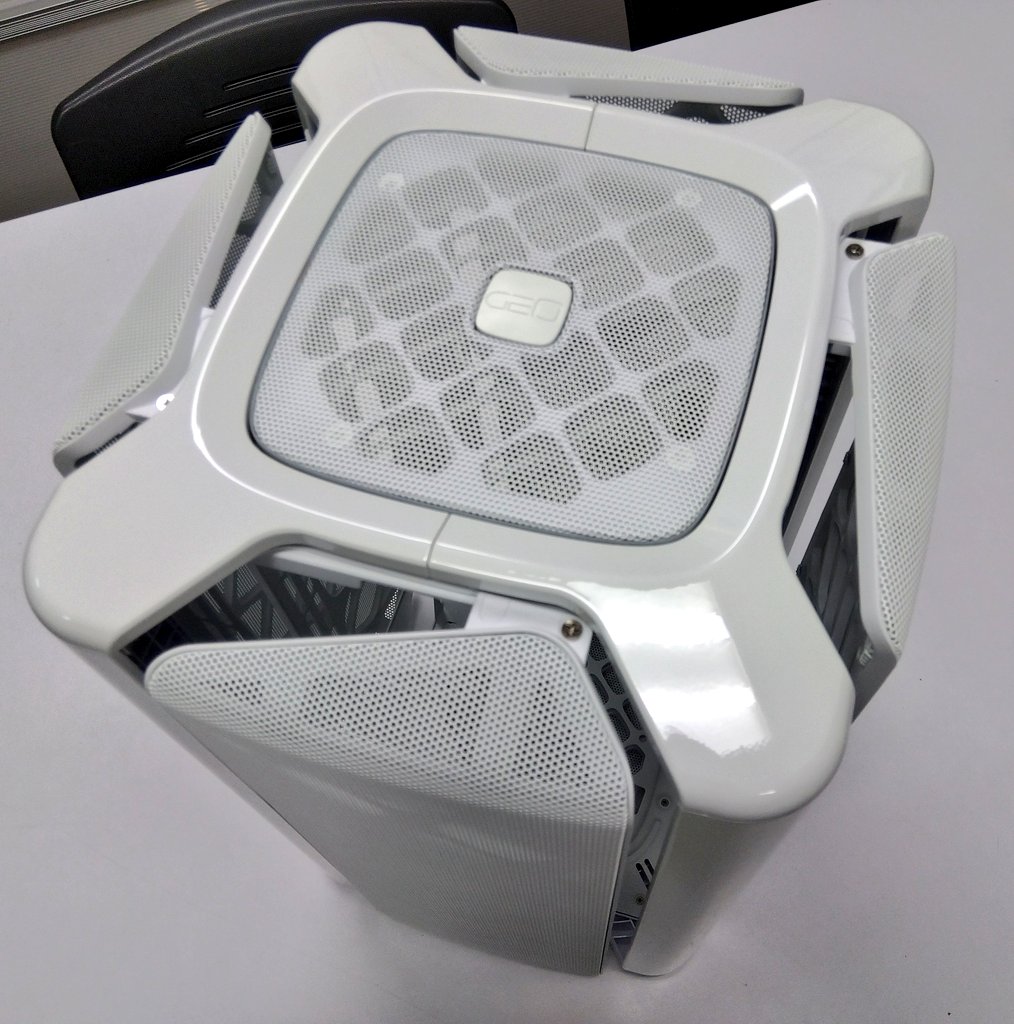 dirac_corp's tweet photo. メッシュで白いナニカ
#GEOMETRICFUTURE https://t.co/2qkZCErmn8