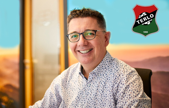 AVEindhoven's tweet photo. Teamleider Marc Verhoeven en een leven lang Terlo.
Terlo-Bergeijk is verkozen tot ‘Wedstrijd van de Week’. Bijgaand een interview met Marc Verhoeven, teamleider van Terlo en oud-voorzitter. Hij vertelt over een leven lang groenzwart. 
https://t.co/zt2n4aB3zs https://t.co/Hlt5KIzHJc