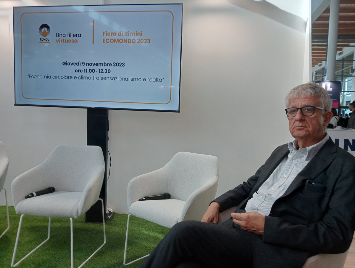 a <a href="/Ecomondo/">Ecomondo</a> con <a href="/robdellaseta/">Roberto Della Seta</a> <a href="/emanuelebompan/">Emanuele Bompan</a> @frasantolini nello stand <a href="/Conou_consorzio/">CONOU</a> per dibattere di informazione ambientale. 
fra 10 minuti anche in <a href="/RDS_official/">RDS</a>.