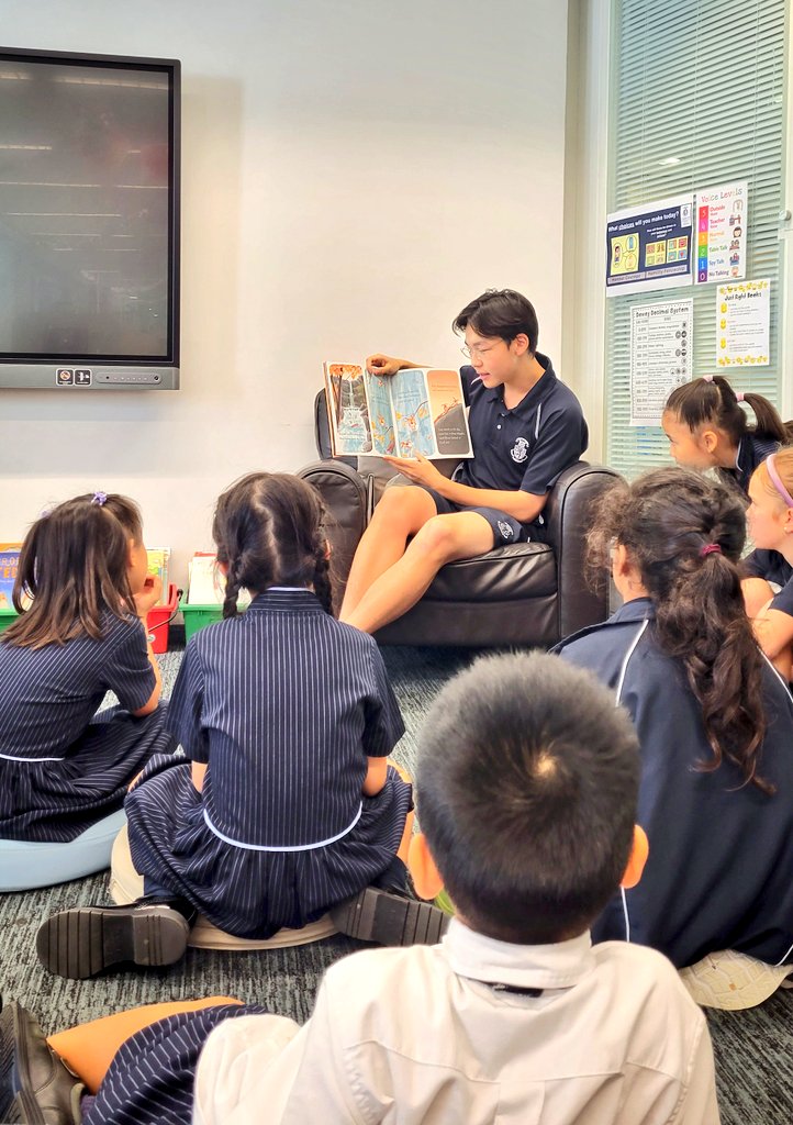 HarrowHKLib's tweet photo. Another outstanding senior pupil reading to our younger readers: Charlie! @HHKSChurchill https://t.co/MGLPjCFZ6D