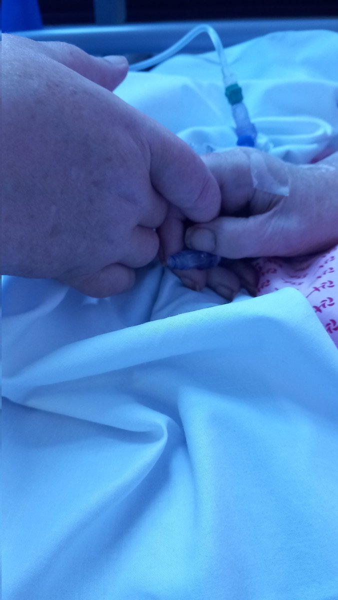 dippyqueen78's tweet photo. My heart is broken. My mom Elizabeth passed away at 03:30 today in Heartlands Hospital Birmingham aged 76 from heart failure. My sister Louise and myself are completely bereft and are missing her so much. Elizabeth Ann Turner 31st March 1947 - 9th November 2023 RIP Mom 💔💔 https://t.co/AcKw2DHwqb
