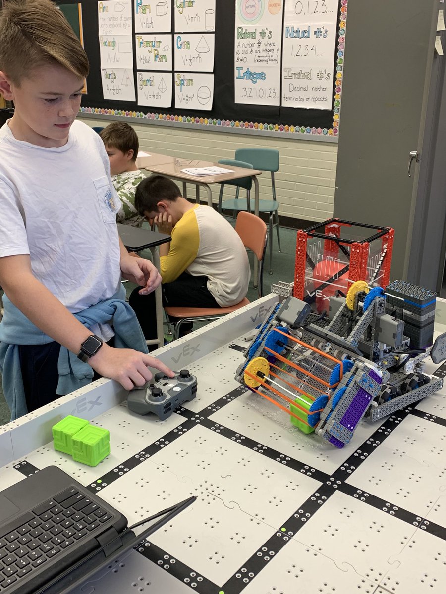 EdTechHFCSD's tweet photo. Computational thinkers, problem solvers, creators,communicators, engineers in action with ⁦@VEXRobotics⁩ #competionprep #activelearning https://t.co/mGLLYnohEQ