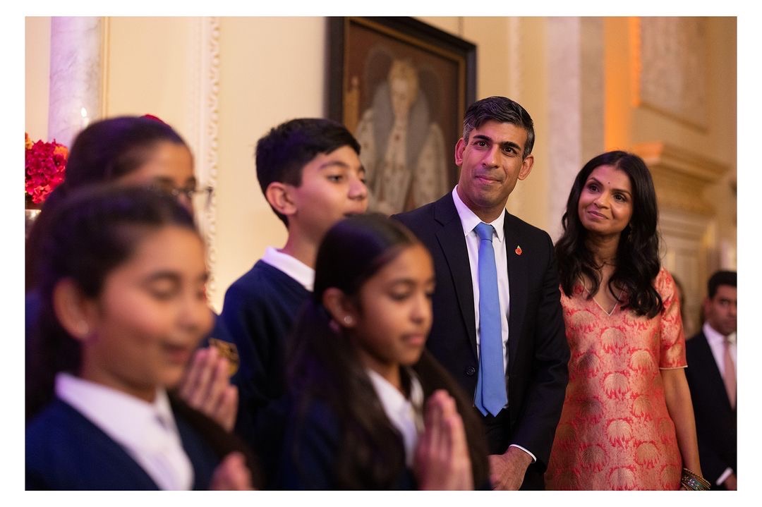 AvantiSchools's tweet photo. Well done to the children from @Avanti_CourtPS who were invited to @10DowningStreet last night to say a prayer at the Prime Minister's #Diwali celebration.
 
#diwali #DiwaliCelebrations #avantischools #theavantiway #prayer https://t.co/iF6of2Isro