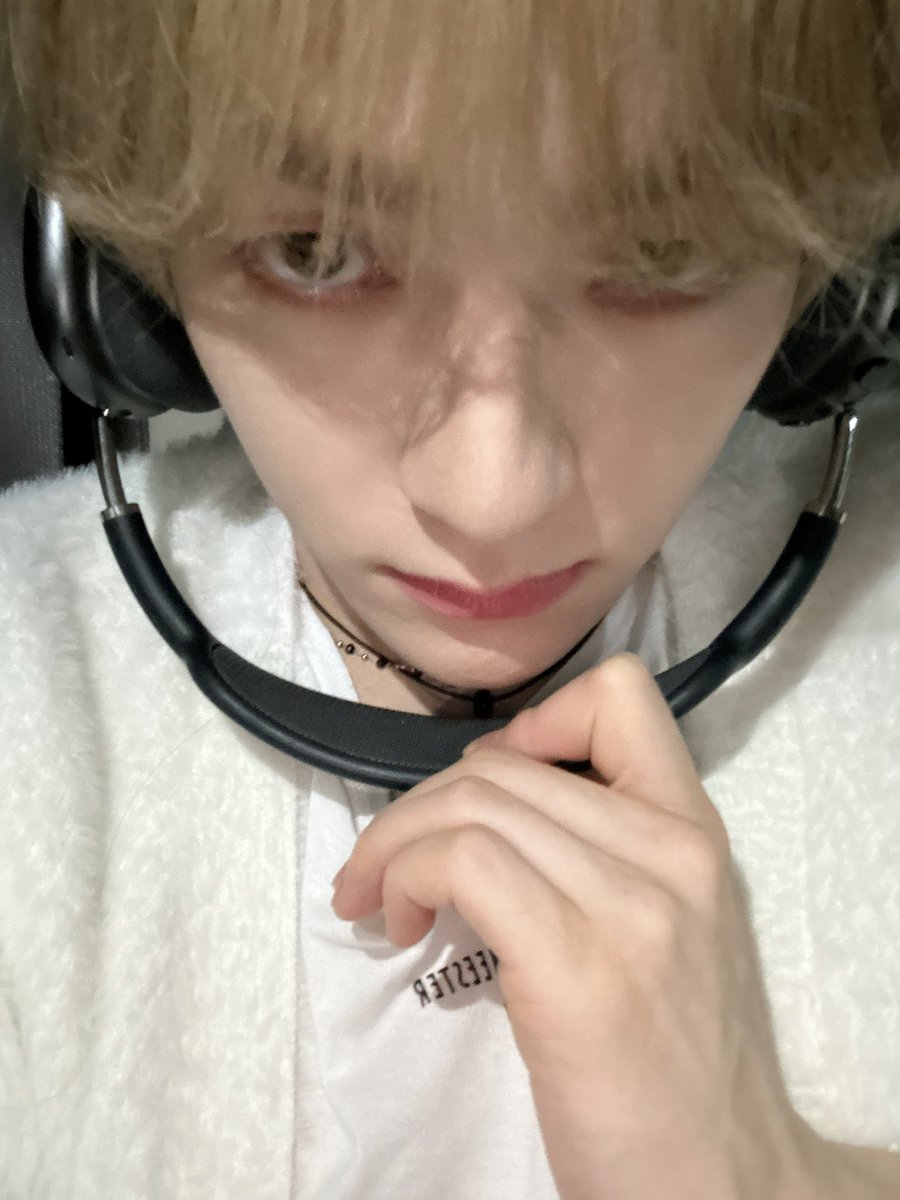 by_EPEX's tweet photo. [#위시]

머리 안눌리게 헤드폰 쓰는 법😙

#EPEX #이펙스 #WISH #위시 #곽다윗 #다윗 #다위시 #주차중 https://t.co/Bl9TAQNBad