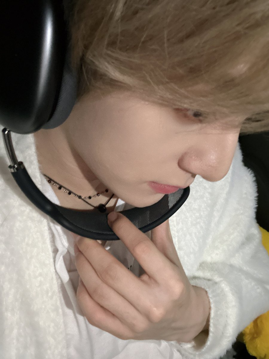 by_EPEX's tweet photo. [#위시]

머리 안눌리게 헤드폰 쓰는 법😙

#EPEX #이펙스 #WISH #위시 #곽다윗 #다윗 #다위시 #주차중 https://t.co/Bl9TAQNBad