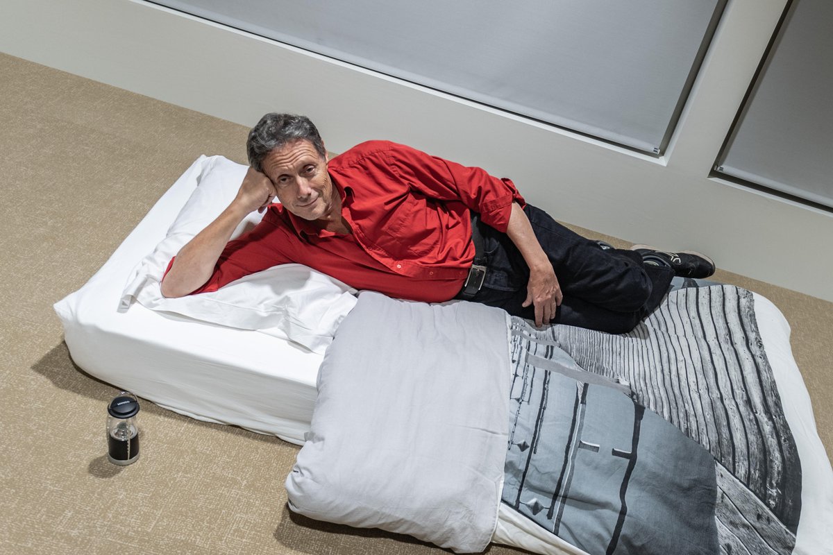 A retrouver ce soir à 18h, dans l'édition du soir, et demain en page Der de <a href="/Ouestfrance/">Ouest-France</a>, la journée et la nuit d'Antoine de Maximy au siège du journal. (Photo: Mathis Harpham/Ouest-France)

<a href="/AntoineDeMax/">JiraiDormir ChezVous</a> <a href="/leditiondusoir/">L'édition du soir par Ouest-France</a>