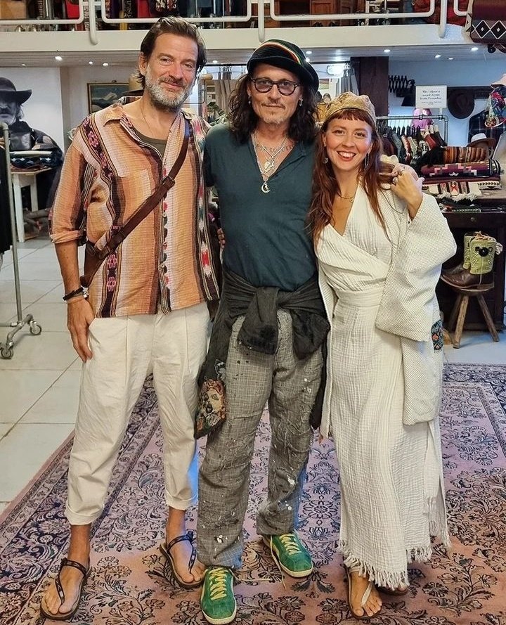 Savvy_CapJackie's tweet photo. New photos of #JohnnyDepp❣️
in Budapest... 🎥#Modi
He looks very cute and too adorable!!! 🥰💕
(Credits to retrockbudapest and donna_terra_ IG) https://t.co/VasvLMdby2