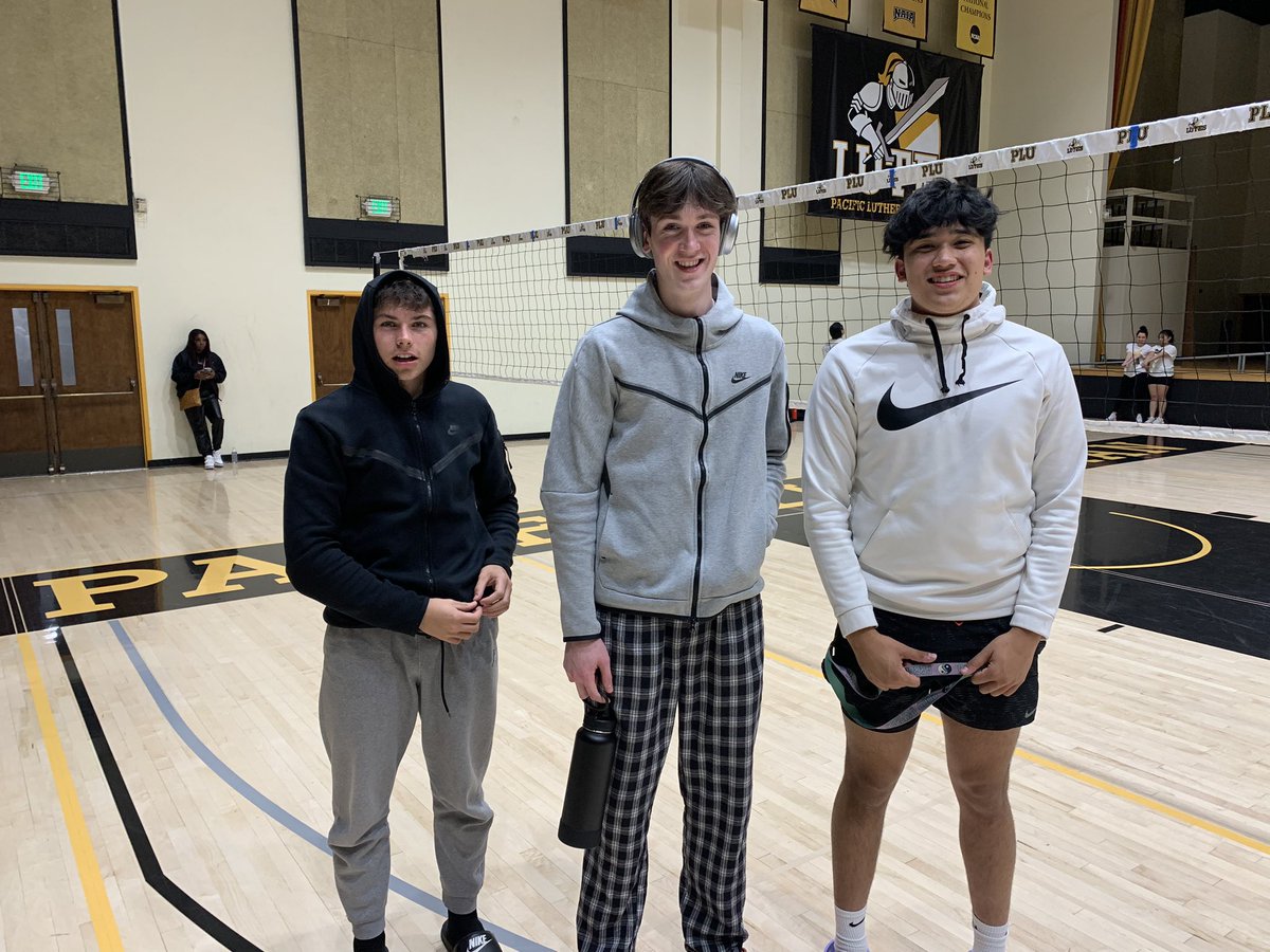 Fun night at PLU’s season-opening win and catching former <a href="/CruiserHoops/">Eatonville Basketball</a> captain Shay Brannon in his first collegiate game. #GoCruisers