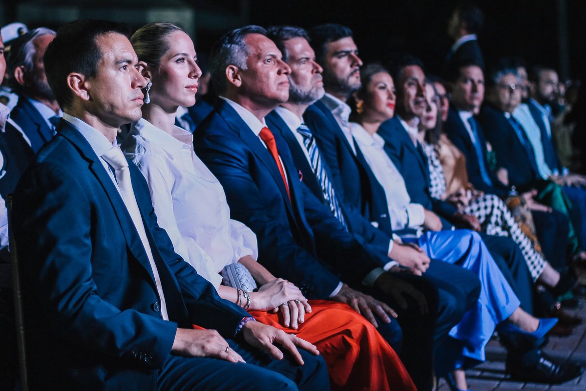 PrefGuayas's tweet photo. Rendimos homenaje a los 203 años de la provincia del Guayas.

Nuestra prefecta @marcelaguinaga lidera el evento junto al viceprefecto @CarlosGSerranoB. Nos acompañan el presidente electo @DanielNoboaOk, el gobernador @ftabacchir , el alcalde de Guayaquil, @aquilesalvarez, y demás alcaldes, alcaldesas y presidentes de juntas parroquiales del Guayas.

#203AñosGuayas 
#GuayasSeMueve