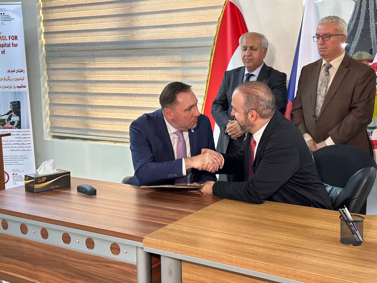 CZinErbil's tweet photo. Under the 🇨🇿#ReconstructionProgramme of the #MENA region, @czecherbil handed the #TiedFinancialDonation to the hospital in #Halabja. We believe that the #DermatologyOffice will be reachable for everyone. Thanks to #AzadMustafaQader, #Comedeq, and #CzechIraqiBC.🇨🇿 

#Czechia #KRI https://t.co/ntpb7Ruqfs