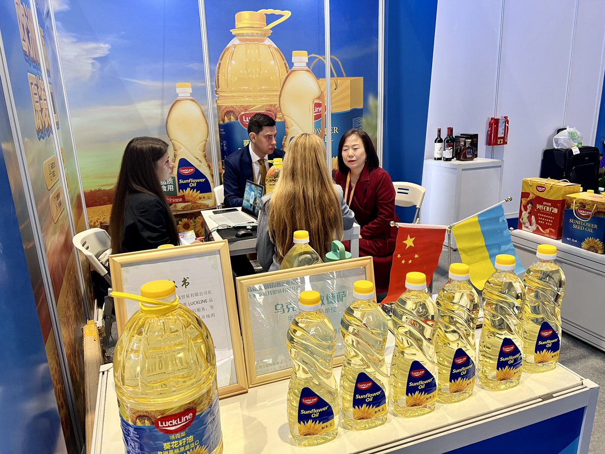 ArtemPushkin5's tweet photo. The Sixth China International Import Expo is underway, showcasing a record-breaking 289 Global Fortune 500 companies. Ukrainian companies are presenting a diverse range of products, fostering business development and trade relations.#CIIE2023 #TradeWithUkraine #ExportUA https://t.co/eIgwj93hEw