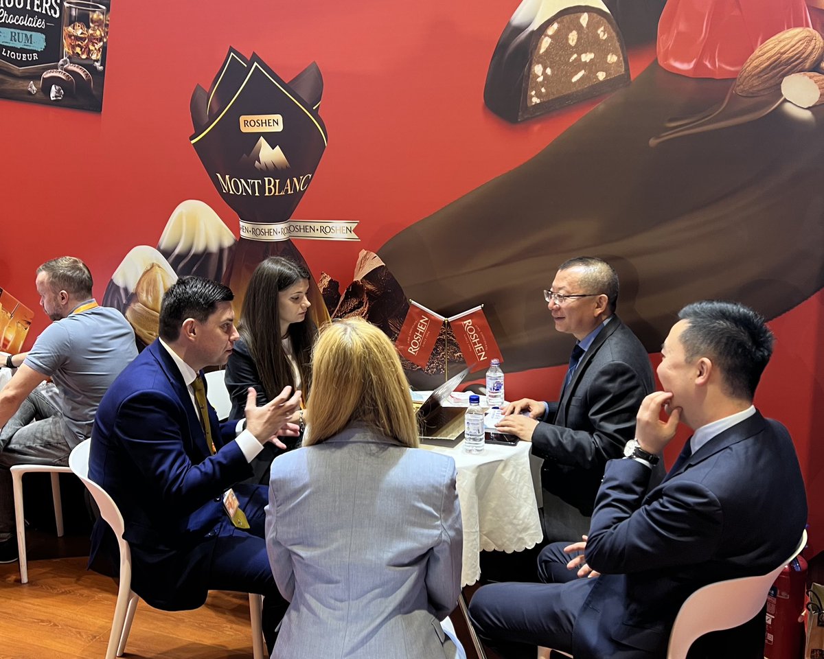 ArtemPushkin5's tweet photo. The Sixth China International Import Expo is underway, showcasing a record-breaking 289 Global Fortune 500 companies. Ukrainian companies are presenting a diverse range of products, fostering business development and trade relations.#CIIE2023 #TradeWithUkraine #ExportUA https://t.co/eIgwj93hEw