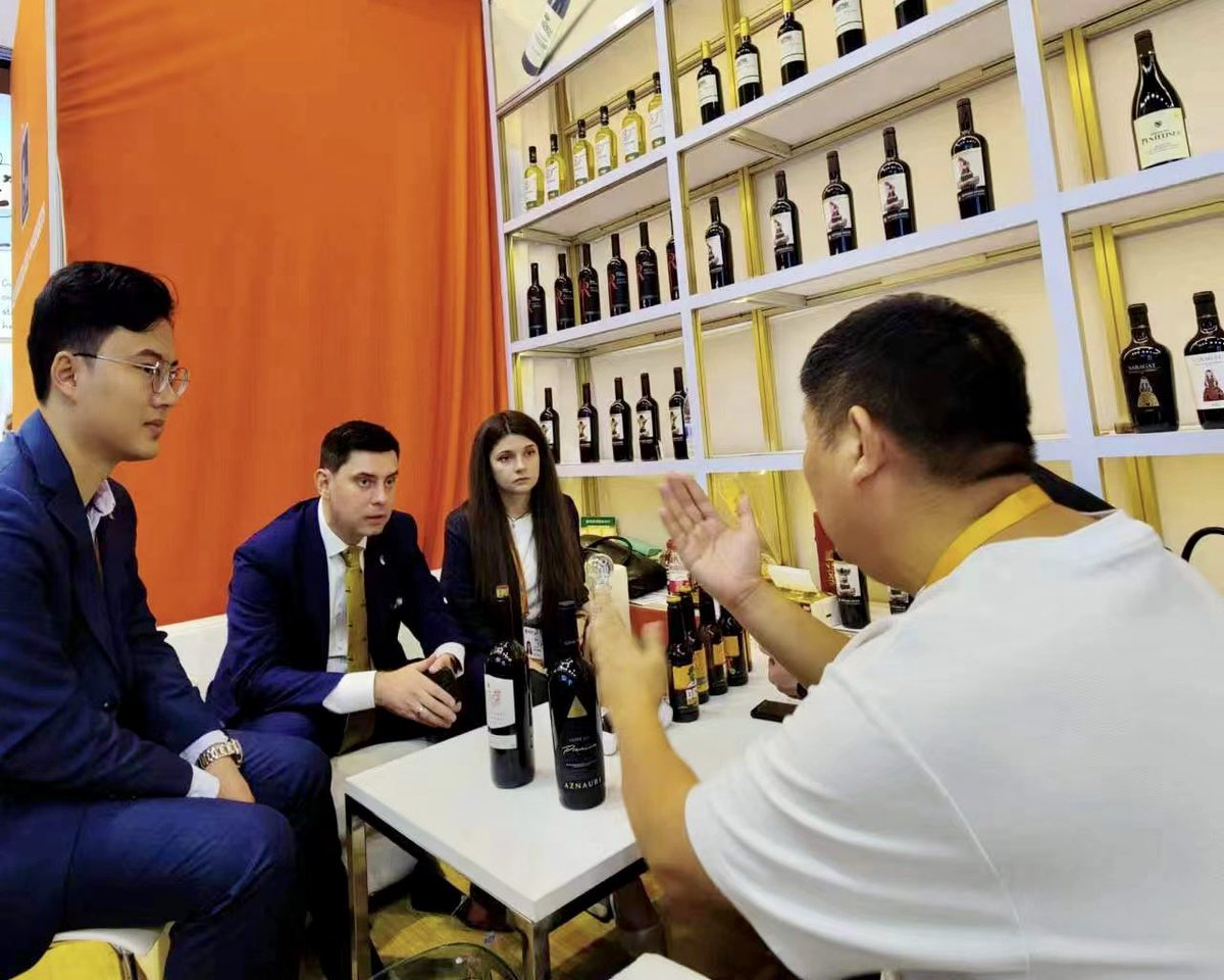 ArtemPushkin5's tweet photo. The Sixth China International Import Expo is underway, showcasing a record-breaking 289 Global Fortune 500 companies. Ukrainian companies are presenting a diverse range of products, fostering business development and trade relations.#CIIE2023 #TradeWithUkraine #ExportUA https://t.co/eIgwj93hEw