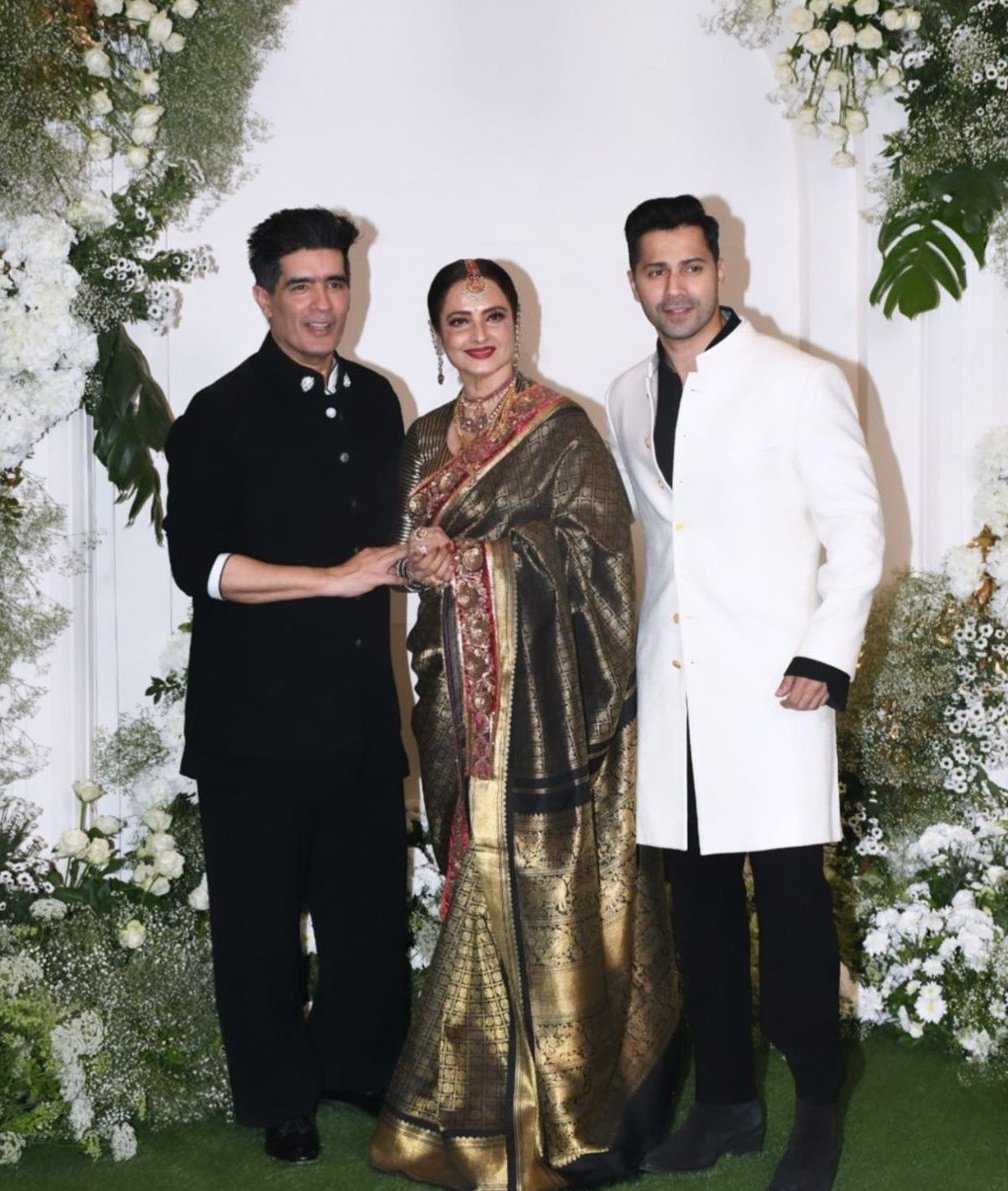 Rainberryy_'s tweet photo. . @Varun_dvn at Manish Malhotra's diwali party.

#VarunDhawan https://t.co/IWflKDxKzN