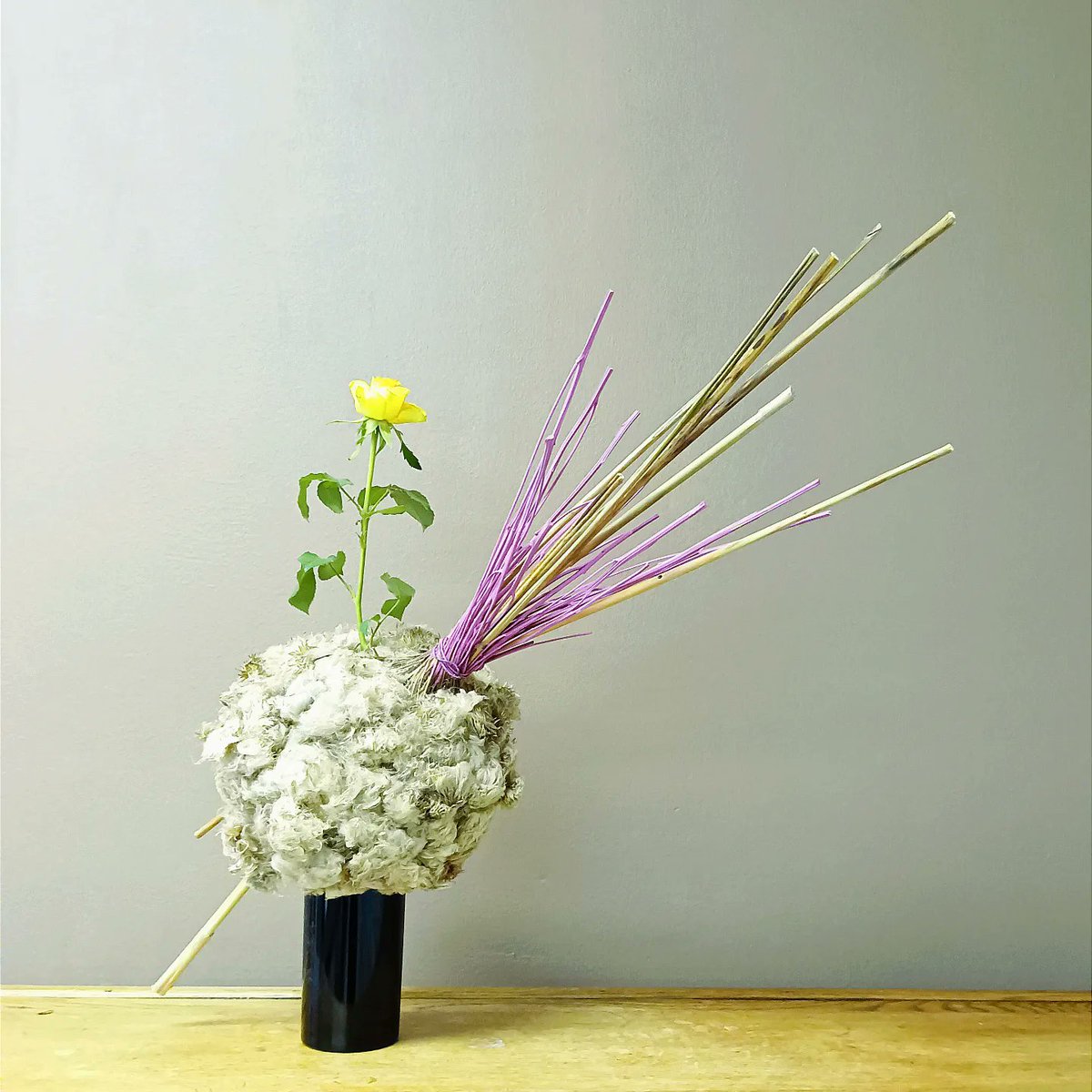 TuijaNyr's tweet photo. Viimeiset kuvat Pöllölän näyttelystä viime viikonloppuna. Tässä Tuija Nyrösen asetelmat. 
#sogetsu #ikebana #フィンランドの花 #floralartwork #asetelma #pollola23 #enimmäkseenkuivaa #blumenkunst #blomsterarrangemang #mostlydry https://t.co/PPA1142uOC