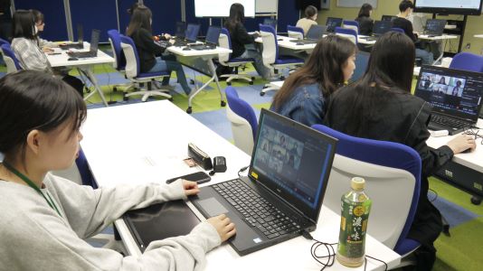 IT_tandai's tweet image. 11月8日
「P-TECH都県横断女子STEMプログラム」
本校からは2年生の女子学生ら13名が参加しました💻
ミニ講話とグループディスカッションで女性技術者として活躍する社会人から話を聞いたり
他のP-TECH参加校の学生と交流したりする中で
様々な気づきを得たようです✨
#茨城県 #県立IT短大 #PTECH