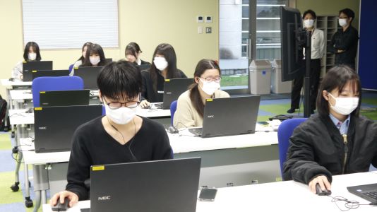 IT_tandai's tweet image. 11月8日
「P-TECH都県横断女子STEMプログラム」
本校からは2年生の女子学生ら13名が参加しました💻
ミニ講話とグループディスカッションで女性技術者として活躍する社会人から話を聞いたり
他のP-TECH参加校の学生と交流したりする中で
様々な気づきを得たようです✨
#茨城県 #県立IT短大 #PTECH