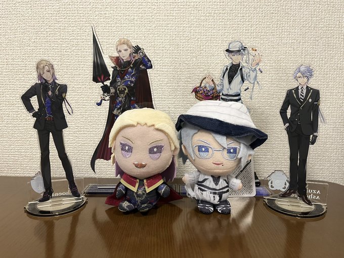 スケアリーヴィルアズ届いた〜〜〜〜〜〜〜〜〜〜 アクスタめっちゃでかい。制服アクスタより2,3回りくらいでかい。すごい