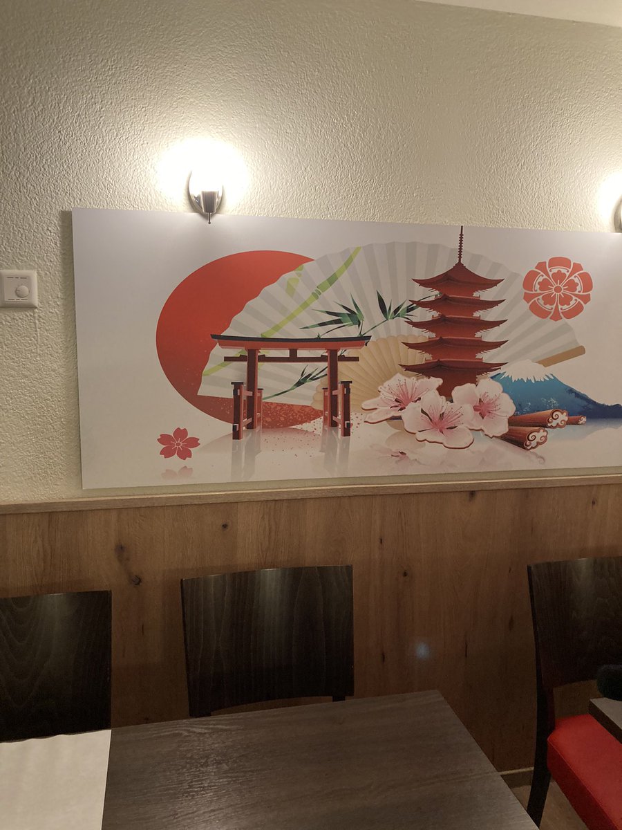 mahomelc's tweet photo. やっぱり日本人なら最期の晩餐はおすしですよね　in Switzerland https://t.co/5yGAFD6HDr