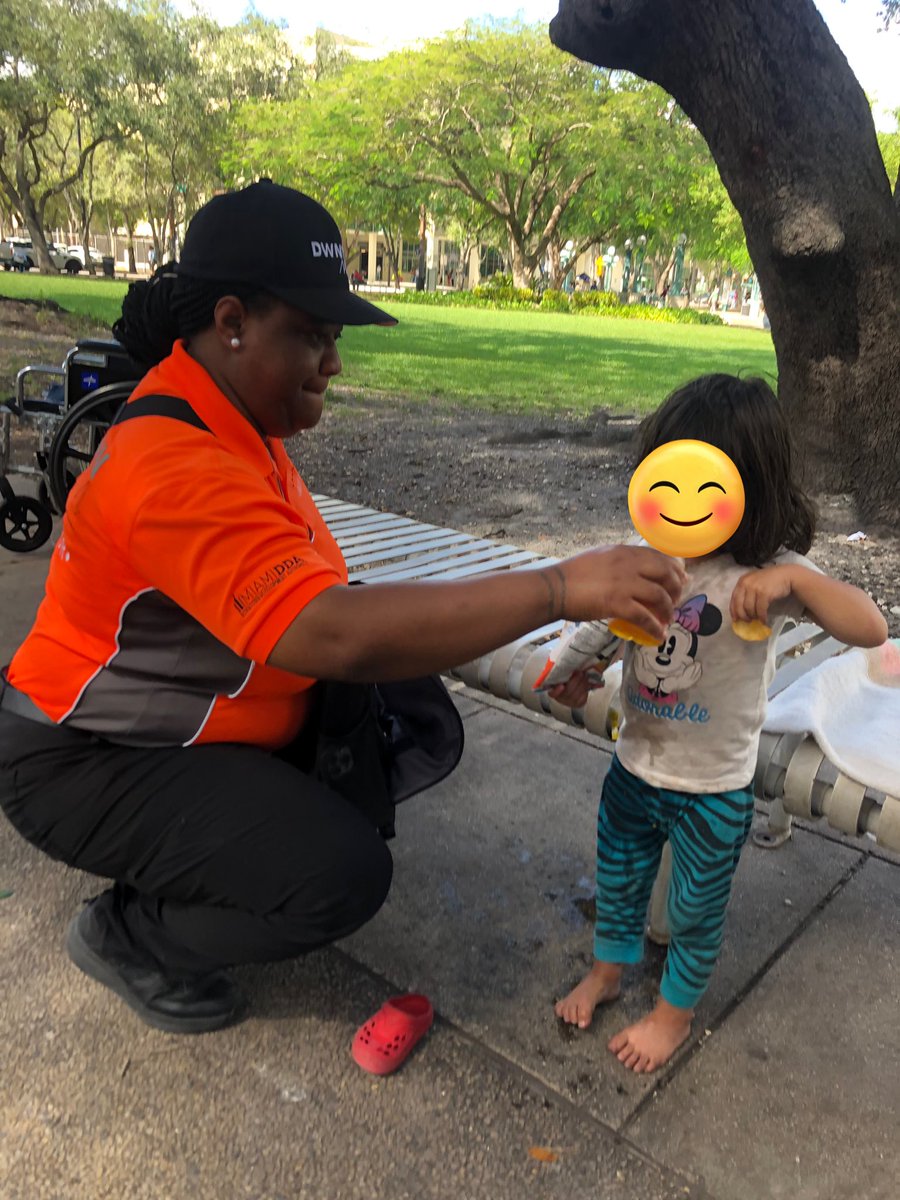 OutstandingAng1's tweet photo. The act of kindness goes beyond the call of duty. Together we make a difference. #downtownambassadors #providingsafetywalks #miami #makingadifference #onesmileatatime #makingadifference #yourneighborhoodheros #oneteamonedream
#actofkindness https://t.co/44DpSQpbHz