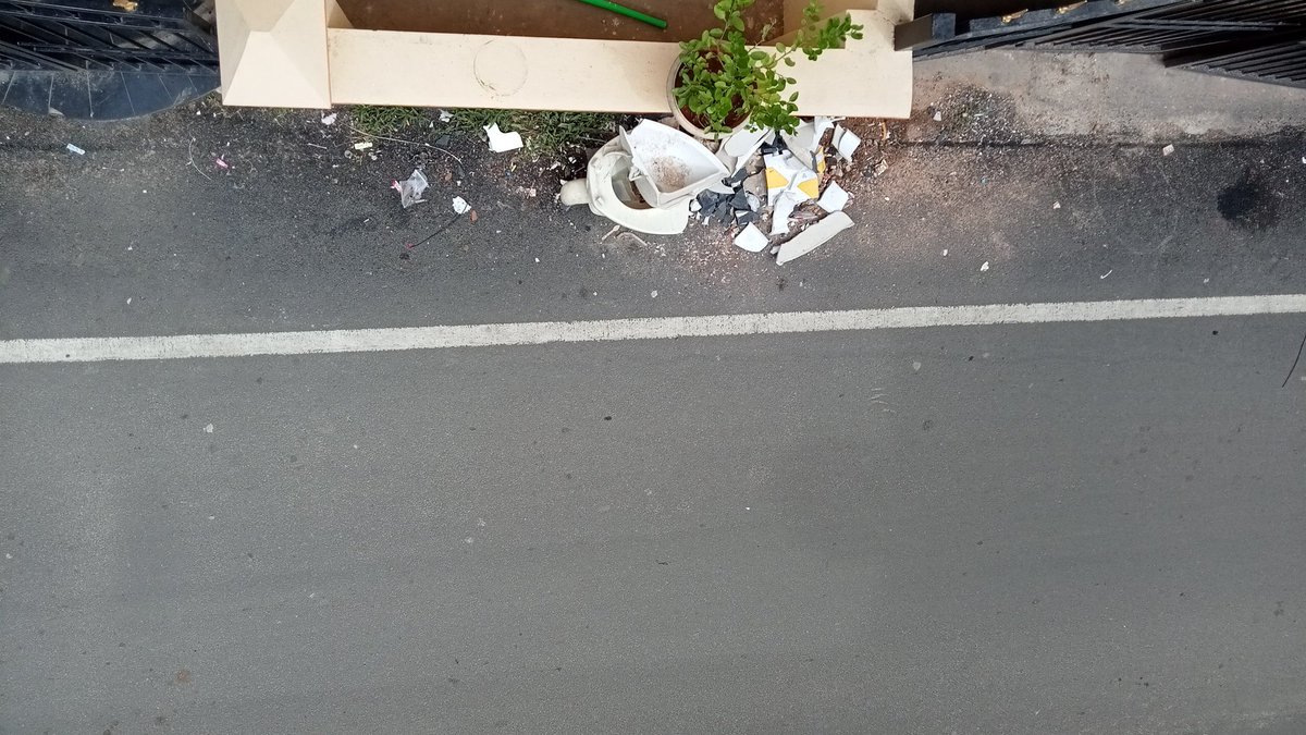 Ashamary09's tweet photo. @swaccha_bbmp there is some waste cluttered near the house gate in vignan nagar. We asked BBMP guys to pick it up but they didn't come. Kindly advise how to get rid of this waste https://t.co/LJAgczXAcT