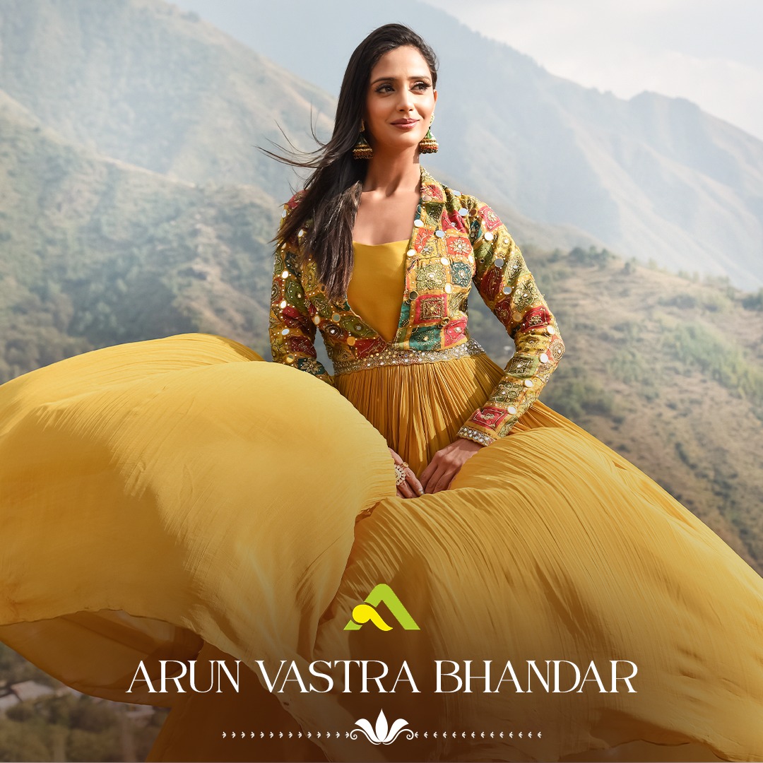 Designer Sari , Lehnga , Gowns, One piece etc @ wholesale price Arun VASTRA  BHANDAR | Chandni Chowk - YouTube