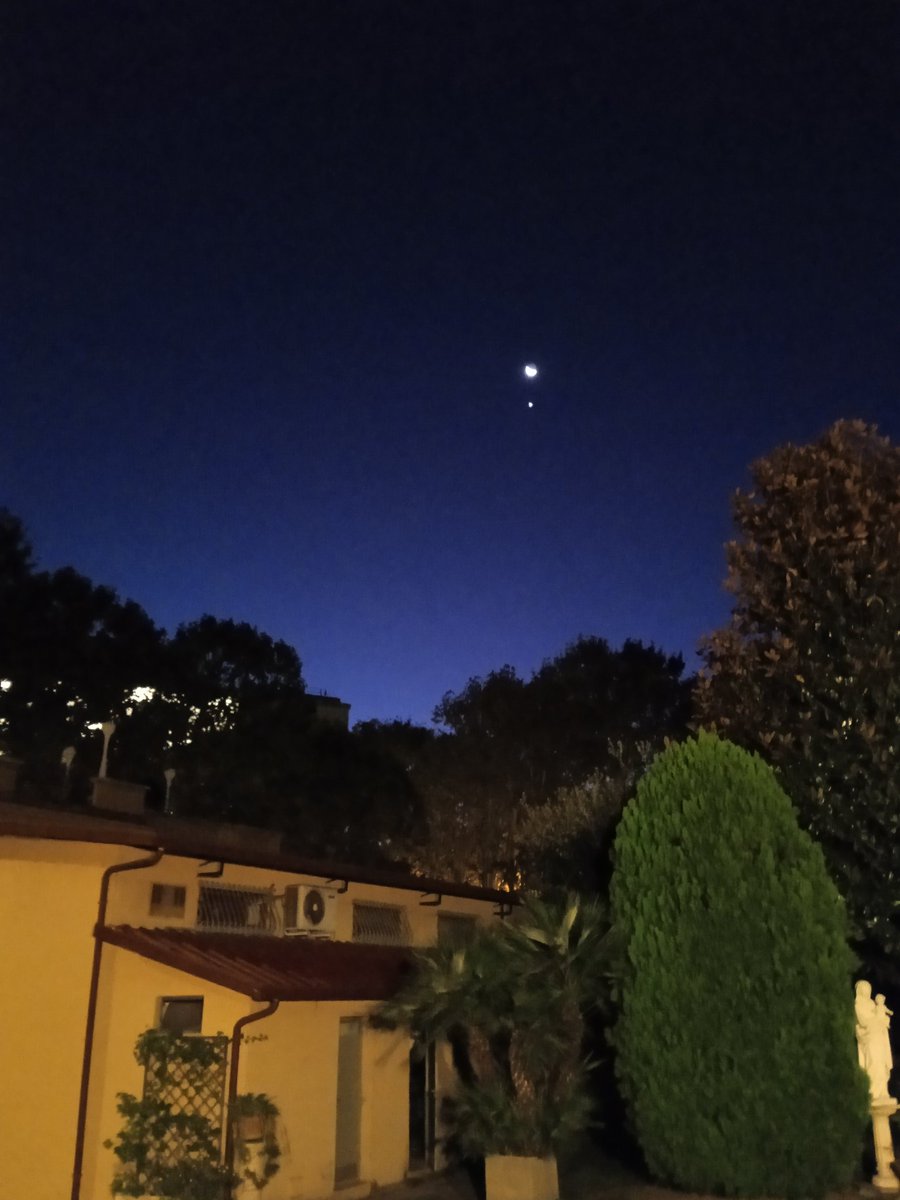 srmcarla's tweet photo. #alba
#ore6
Ho trovato la luna in dolce conversazione con la sua amica...
Ci stanno augurando un giorno di pace!
"Benedite, sole e luna, il Signore,
benedite, stelle del cielo, il Signore" diciamo col salmista. https://t.co/dVtKNANyLk