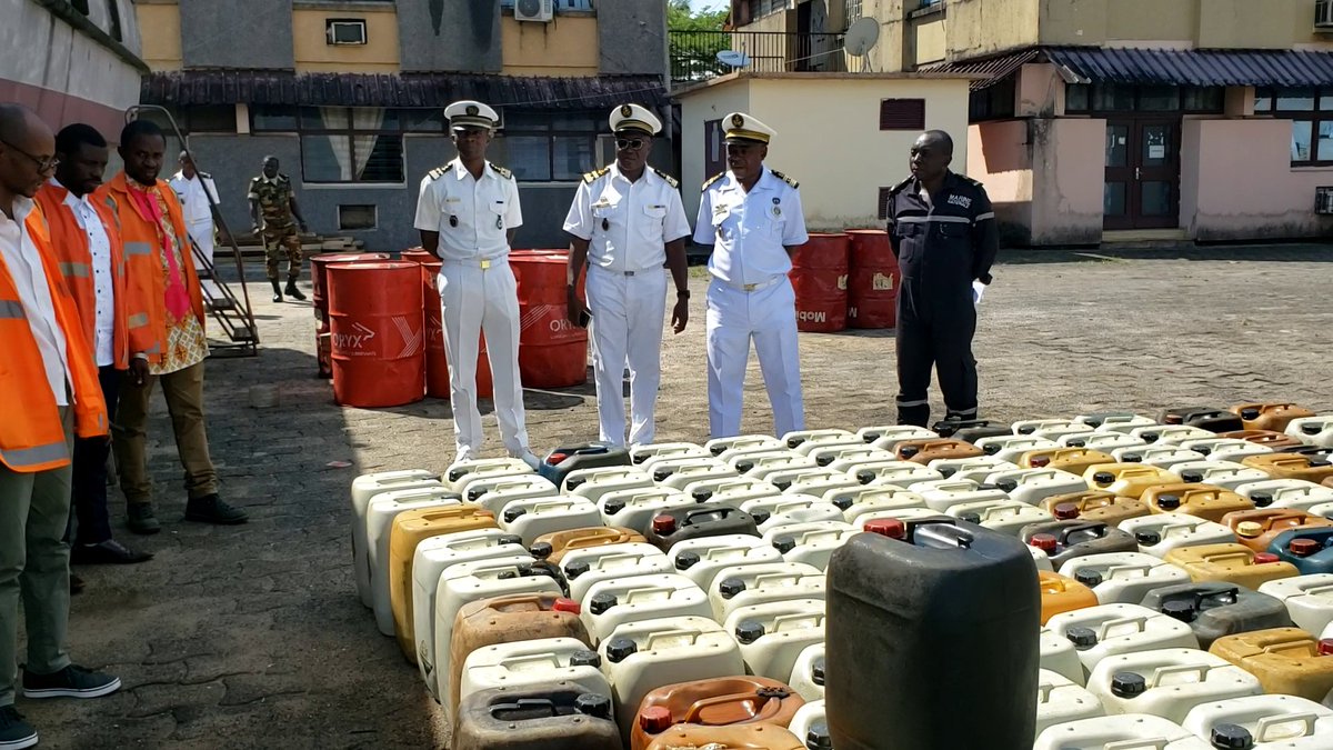 epoh_jules2's tweet photo. L'ACTU AU 237  I Sécurité maritime I 

"la Marine Nationale veille ."

Ses actions en haute mer et sur les côtes permettent d’interpeller des cargaisons d’huile rouge, de carburant et divers produits illicites.

Cliquez ici pour en savoir plus
https://t.co/eY7HoHxrYR https://t.co/RsxOfLhRq8