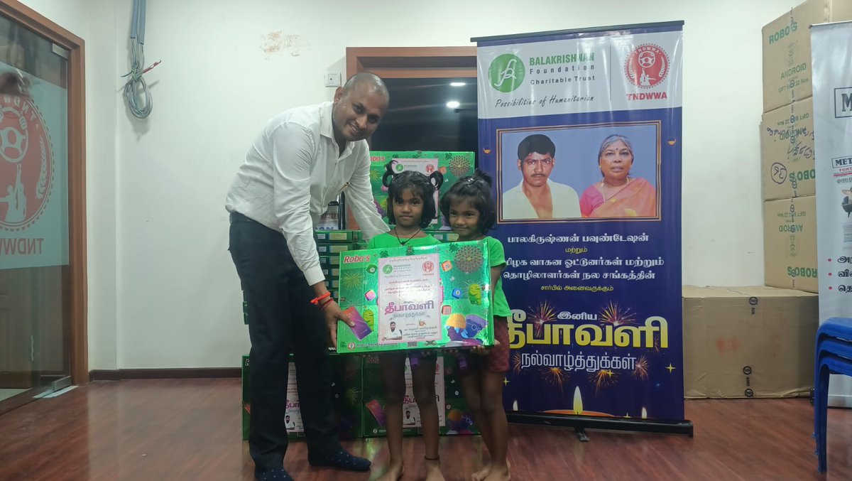 tndwwa's tweet photo. @tndwwa  #BFCT இணைந்து நடத்தும் தீபாவளி திருவிழா- 2023 நமது சங்கத்தின் நிறுவனத் தலைவர் @kaizensukumar மற்றும் நிர்வாக இயக்குநர் திருமதி. சுதா சுகுமார் அவர்கள் தலைமையில் சென்னை நுங்கம்பாக்கம்  பகுதியில் வசிக்கும் சிறுவர் ,சிறுமிகளுக்கு பட்டாசுகள் வழங்பட்டது.. https://t.co/XCTucNpBue