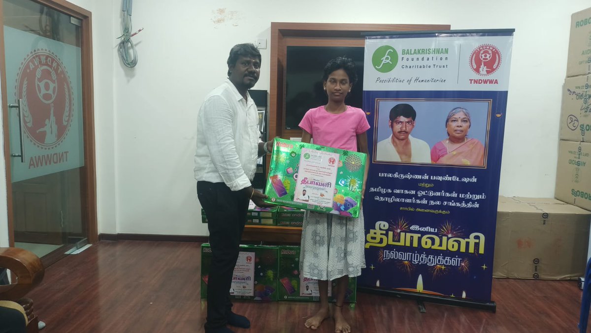 tndwwa's tweet photo. @tndwwa  #BFCT இணைந்து நடத்தும் தீபாவளி திருவிழா- 2023 நமது சங்கத்தின் நிறுவனத் தலைவர் @kaizensukumar மற்றும் நிர்வாக இயக்குநர் திருமதி. சுதா சுகுமார் அவர்கள் தலைமையில் சென்னை நுங்கம்பாக்கம்  பகுதியில் வசிக்கும் சிறுவர் ,சிறுமிகளுக்கு பட்டாசுகள் வழங்பட்டது.. https://t.co/XCTucNpBue
