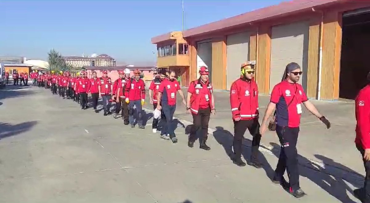 MEB AKUB Ekip Liderleri’ne yönelik Afyonkarahisar’da düzenlenen 'Deprem Öncesi ve Deprem Sonrası Arama-Kurtarma Eğitici Eğitimi Kursu' tüm hızıyla devam etmektedir.
<a href="/tcmeb/">Millî Eğitim Bakanlığı</a> <a href="/Yusuf__Tekin/">Yusuf Tekin</a> <a href="/meb_dhgm/">Destek Hizmetleri Genel Müdürlüğü</a>
<a href="/omurfatih/">Ömür Fatih Karakullukçu</a> <a href="/ozkan_meb/">Özkan AVCI</a> <a href="/MetinTayarer/">Metin TAYARER🇹🇷🇹🇷🇹🇷</a>