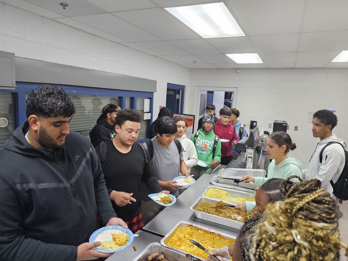 Thank you Eugene Mitchell and Geneack Grilling &amp; Catering for hosting our team meal!! Delicious BBQ!!
Thank you to <a href="/Kevvysvision/">Kevvys Vision</a> and former Grizzly Jaylon Johnson for taking care of us before our big playoff game!! <a href="/NBAxJay1/">Jaylon Johnson</a> 
#CGOG