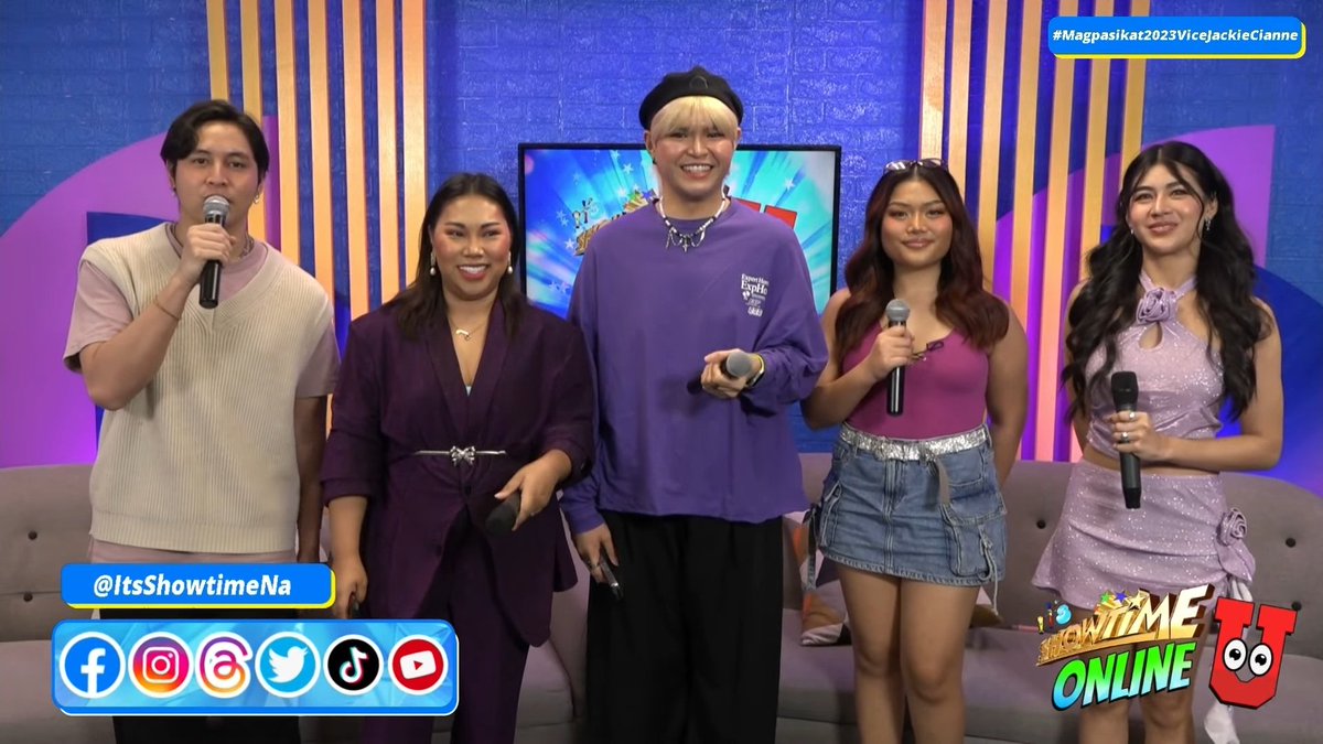 jmcarcoochie's tweet photo. Nasaan ang purple, Kuys #DanDelgado? May naiwan sa GC, @nickimorenayeah @ItsACsLife
@ofcllorraine @samcoloso
Charot lang! πππ
Happy Purple Thursday, SOΓ Squad!
#Magpasikat2023ViceJackieCianne
#ShowtimeMagpasikat2023
@itsShowtimeNa https://t.co/8wnMQ8lmwg