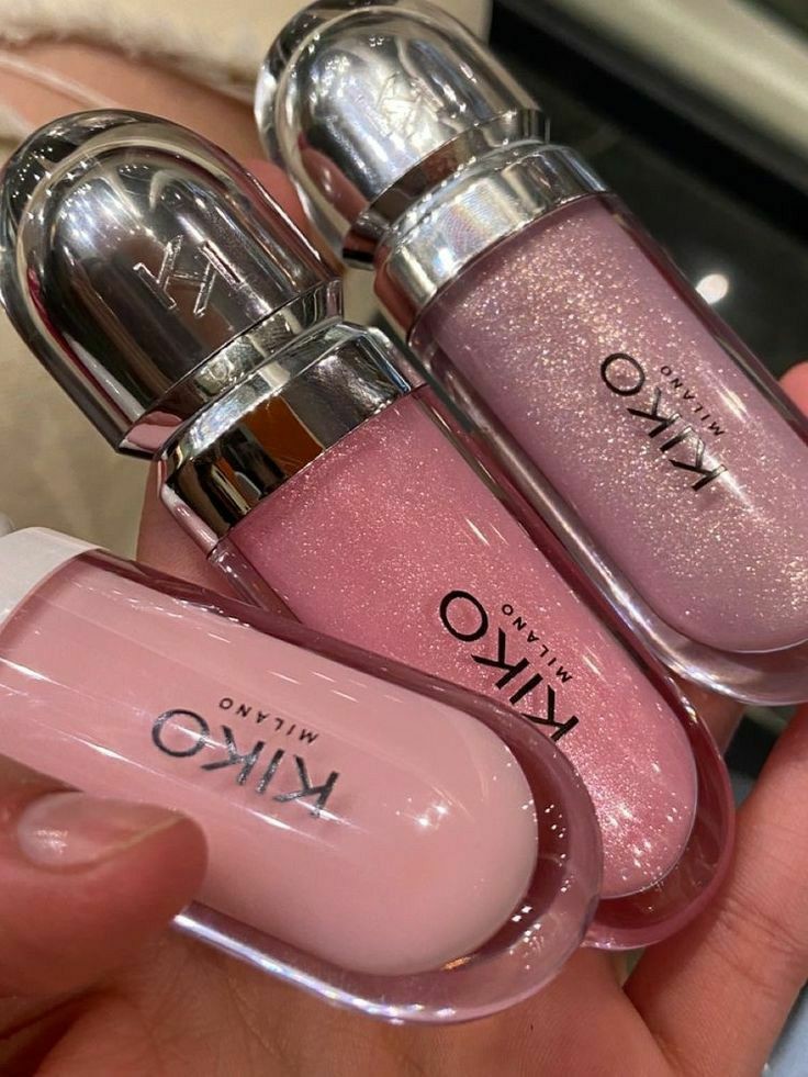 ᅟᅟ
ᅟᅟᅟ  𑄹٫🩰ִʾʾ𝅄 — A boca          //         Quem beija.
ᅟᅟ
ᅟᅟ