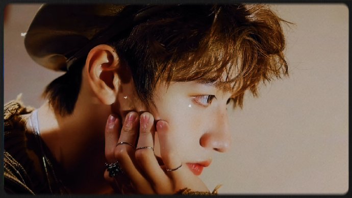 mama_lover_4u's tweet photo. @denglujihua 💛TF-family zhuzhixin, the one and only top of TF-family 3rd generation💙【 the visual center】 🤩 【 with impressive onstage presence】 💛【 the main rapper of the group 💙 &amp;  exceptional dancing skills💛 bassist 💙【 all-rounder&amp; ACE 】 🔹 @ TF-family zhuzhixin https://t.co/bhCSrtMwIk
