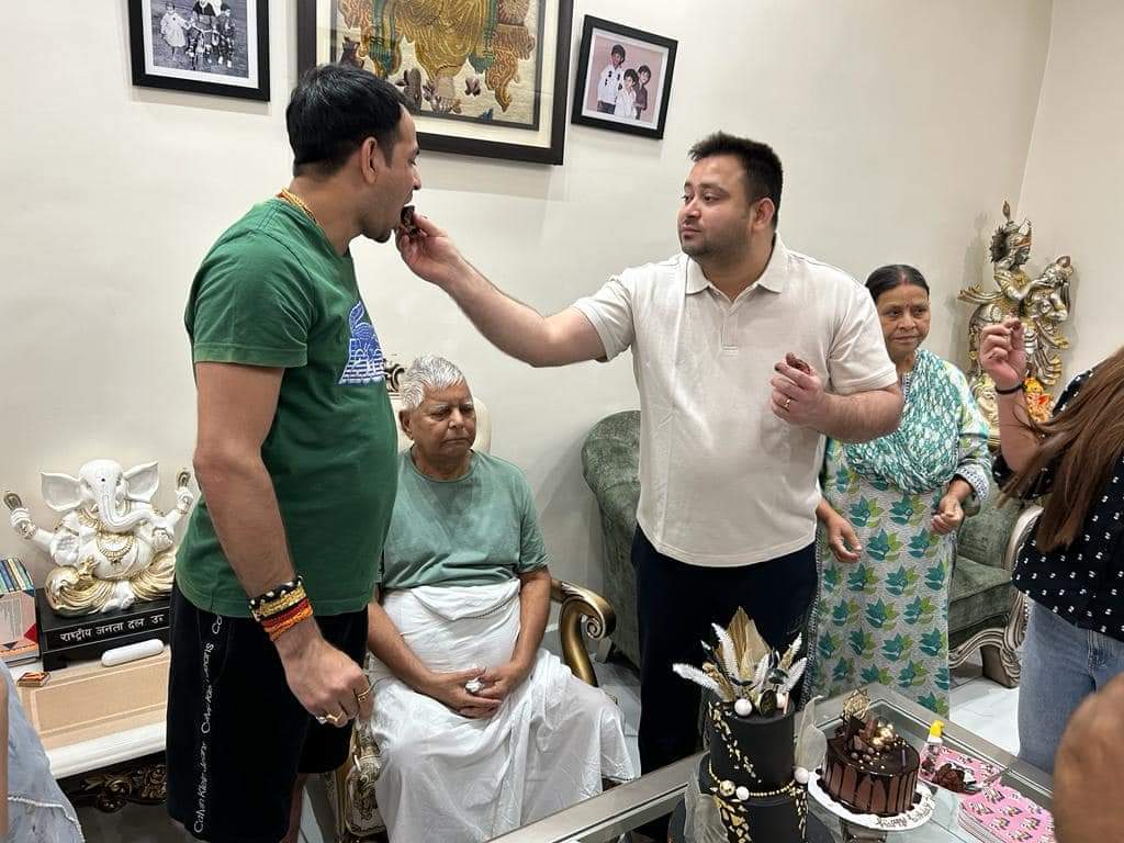HarishankarRJD's tweet photo. युवा तुर्क, बिहार के उप मुख्यमंत्री श्री तेजस्वी यादव जी को उनके जन्मदिन की हार्दिक शुभकामनाएं। 
@yadavtejashwi | #HBDतेजस्वी_नौकरीदिवस https://t.co/EseA1KaF2t