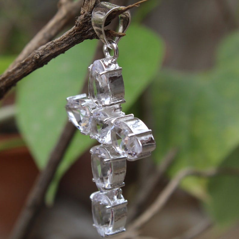 rajnijewelry's tweet image. Crystal Quartz Pendant,925 Sterling Silver
Buy AT:

amazon.com/Sterling-Desig…

#Crystalquartzpendant #Elegantdesignpendant #Statementgift #Finejewelryforgift #Giftforlovers #Daintypendant #Bridesmaidgift #Dailywearpendant #Giftforsomeone #Vintagestylegift #Giftforfriends #Gypsygift