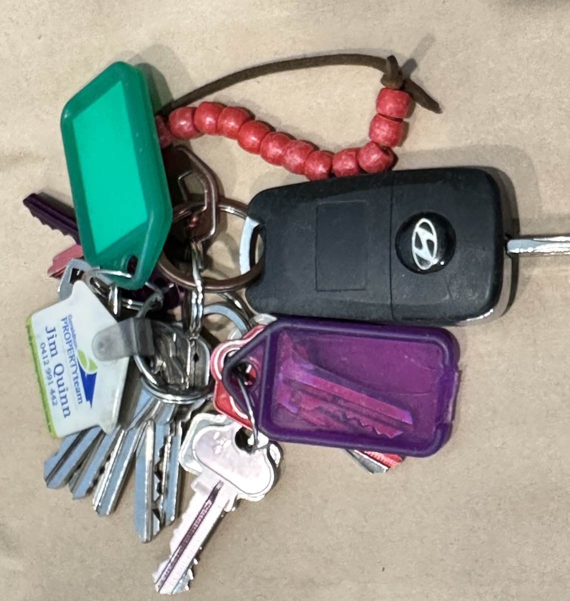 Geraldton Police would like to reunite these keys and other items found in the Utakarra area with the owner.  If they are yours, please come and see us between 8am-3.30pm at Geraldton Police Station and prove ownership.  Quote Incident Report Number 091123 1214 89965.  #FB