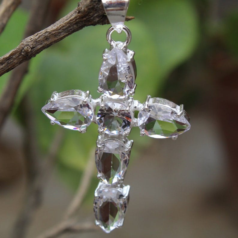 rajnijewelry's tweet image. Crystal Quartz Pendant,925 Sterling Silver
Buy AT:

amazon.com/Sterling-Desig…

#Crystalquartzpendant #Elegantdesignpendant #Statementgift #Finejewelryforgift #Giftforlovers #Daintypendant #Bridesmaidgift #Dailywearpendant #Giftforsomeone #Vintagestylegift #Giftforfriends #Gypsygift