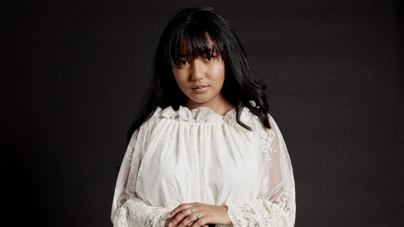 gate_press's tweet photo. “#Irery”: l’ode lumineuse d’Anisha Jo a ses racines malgaches
Après avoir conquis le public avec deux singles depuis sa victoire à la Star Academy, la chanteuse de 23 ans, revient en force ce vendredi avec son tout premier album: "Lumière".
https://t.co/aFAiuafXX2
#gatenewsafrica https://t.co/9QGuEpkcRn