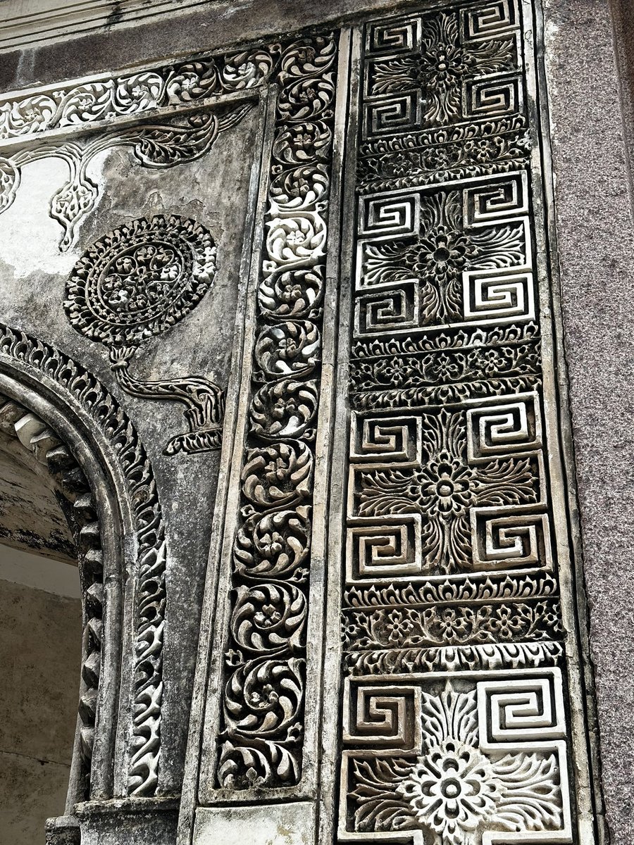 ma_katikati's tweet photo. The stucco marvels of #qutubshahitombs . Please visit if you haven’t! #hyderabad https://t.co/8h6wXxNgdb