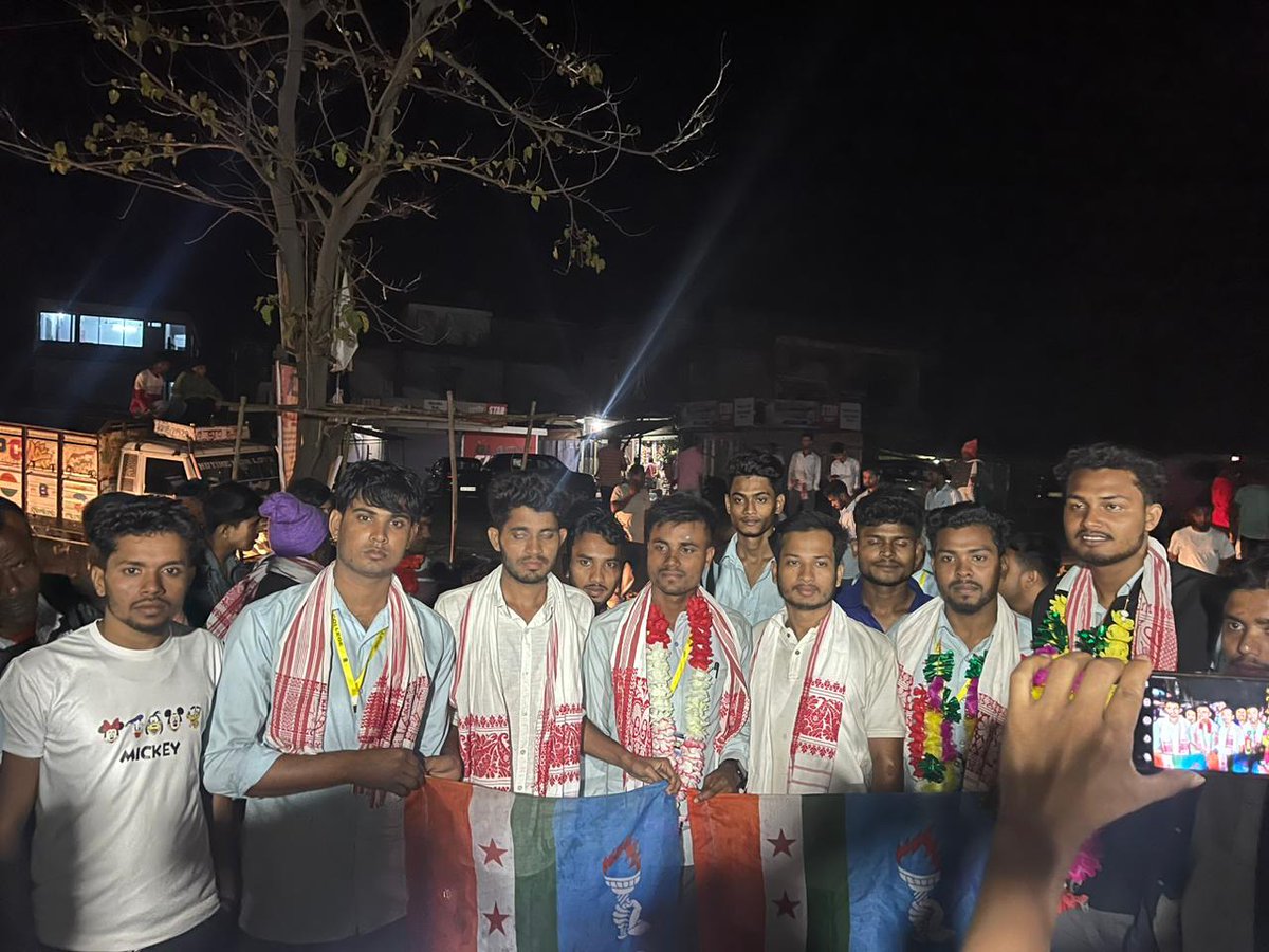 NSUIAssam's tweet photo. অব্যাহত আছে জয়যাত্ৰা ❤️

ধুবুৰী জিলাৰ ৰত্নপীঠ মহাবিদ্যালয়ৰ ছাত্ৰ একতা সভাৰ সাধাৰণ নিৰ্বাচনত উপ-সভাপতি, সাধাৰন সম্পাদককে আদি কৰি বহুতো গুৰুত্বপূৰ্ণ পদত NSUI সমৰ্থিত প্ৰাৰ্থীৰ বৃহৎ জয়লাভ। https://t.co/6b8LfeHjjt