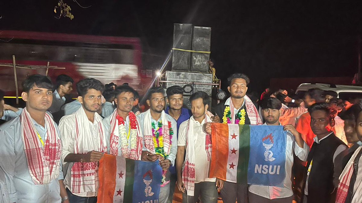 NSUIAssam's tweet photo. অব্যাহত আছে জয়যাত্ৰা ❤️

ধুবুৰী জিলাৰ ৰত্নপীঠ মহাবিদ্যালয়ৰ ছাত্ৰ একতা সভাৰ সাধাৰণ নিৰ্বাচনত উপ-সভাপতি, সাধাৰন সম্পাদককে আদি কৰি বহুতো গুৰুত্বপূৰ্ণ পদত NSUI সমৰ্থিত প্ৰাৰ্থীৰ বৃহৎ জয়লাভ। https://t.co/6b8LfeHjjt
