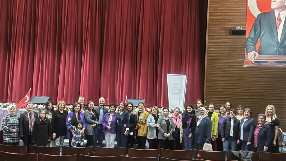 mor_patika's tweet photo. 📍ANKARA/GÖLBAŞI

Dün Gölbaşı Mehmet Akif Ersoy Kültür Merkezi'nde Can Adiloğlu tarafından yönetilen Metamazon belgeseli gösterimine katılım sağladık. Meme kanserine ve kadın bedenine ilişkin soruları cevaplandırdık. Sağlık hakkı için kadınlar burada! @Metamazon_Tr @golbasichp https://t.co/tWQ7T0MOIt