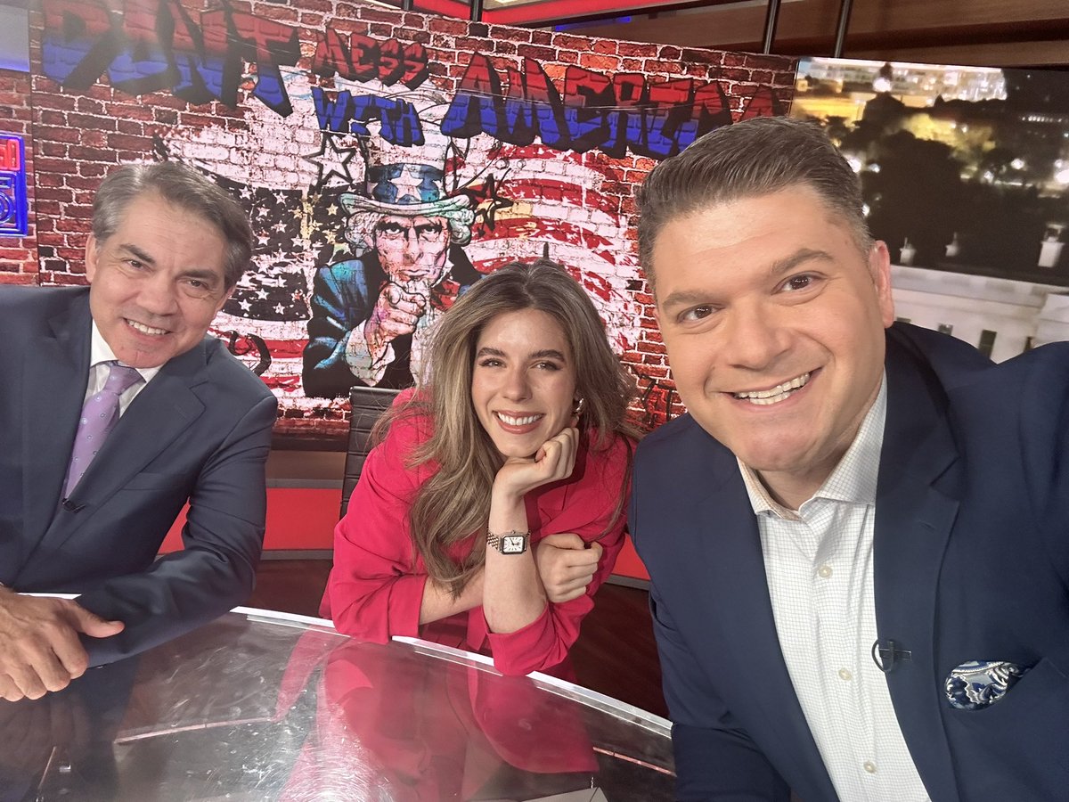 SarahSelip's tweet photo. Post debate-coverage with @LokayFOX5 and @Jkal1985 done & dusted โ๏ธ https://t.co/DhkJzAAZva